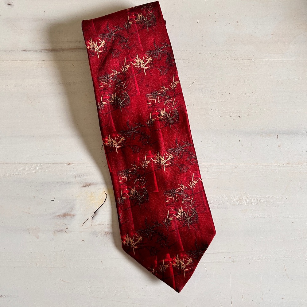 Ermenegildo Zegna Striking Red with design Luxury mens tie 100% Italian silk